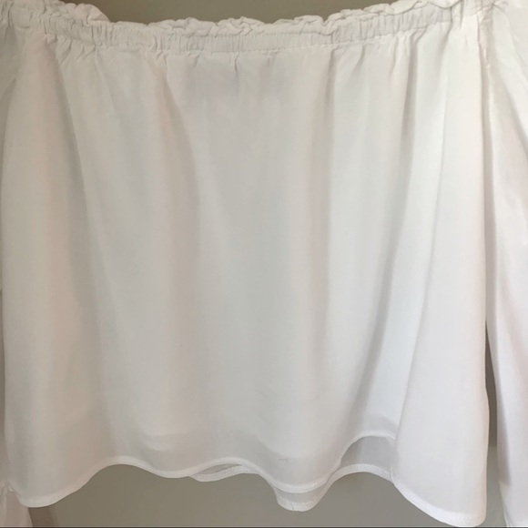 LF Rumor Boutique Flowy Off the Shoulder White Crop Top Size Medium - Picture 11 of 14